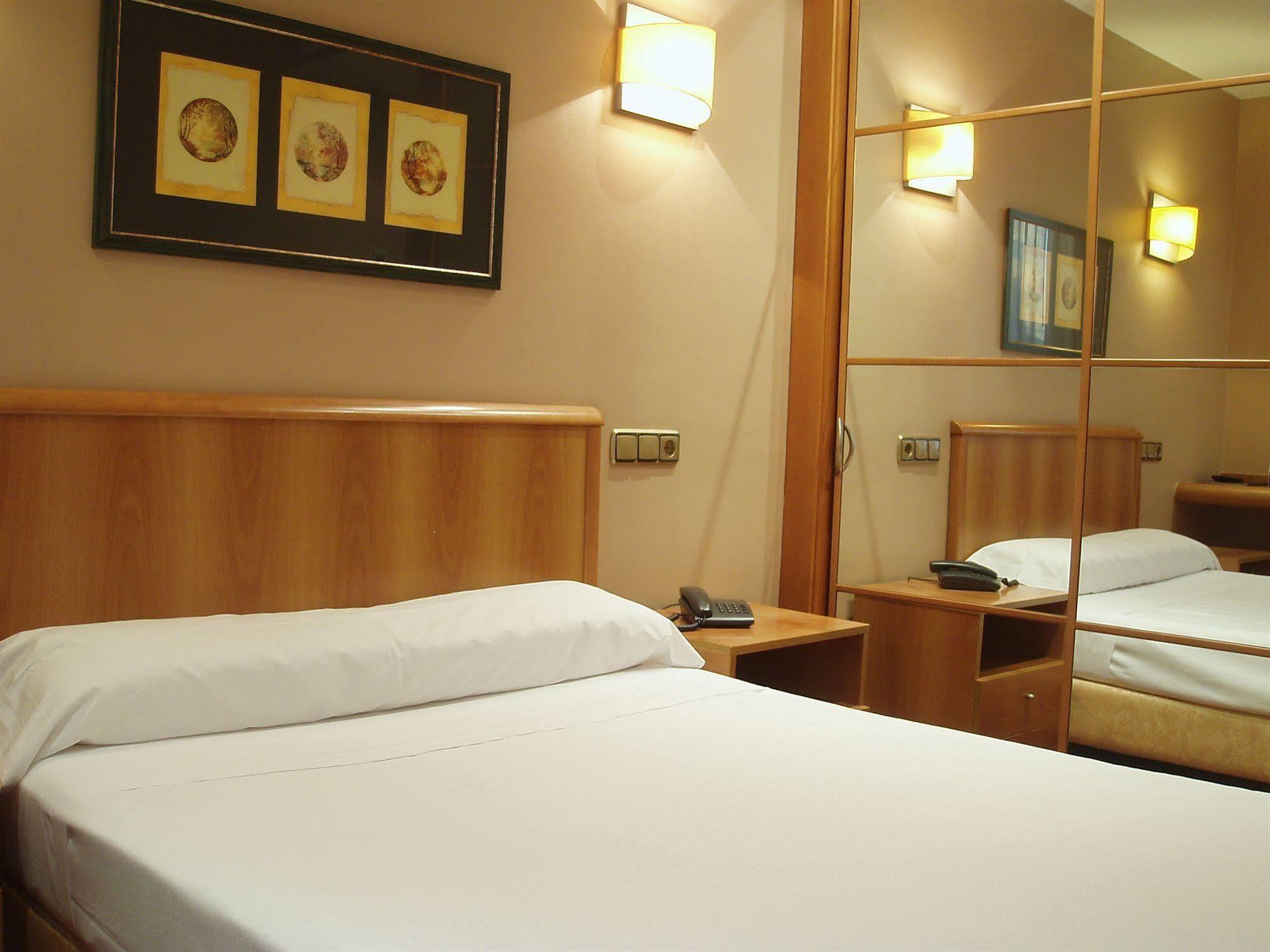 Hotel Carreno اوفيدو المظهر الخارجي الصورة
