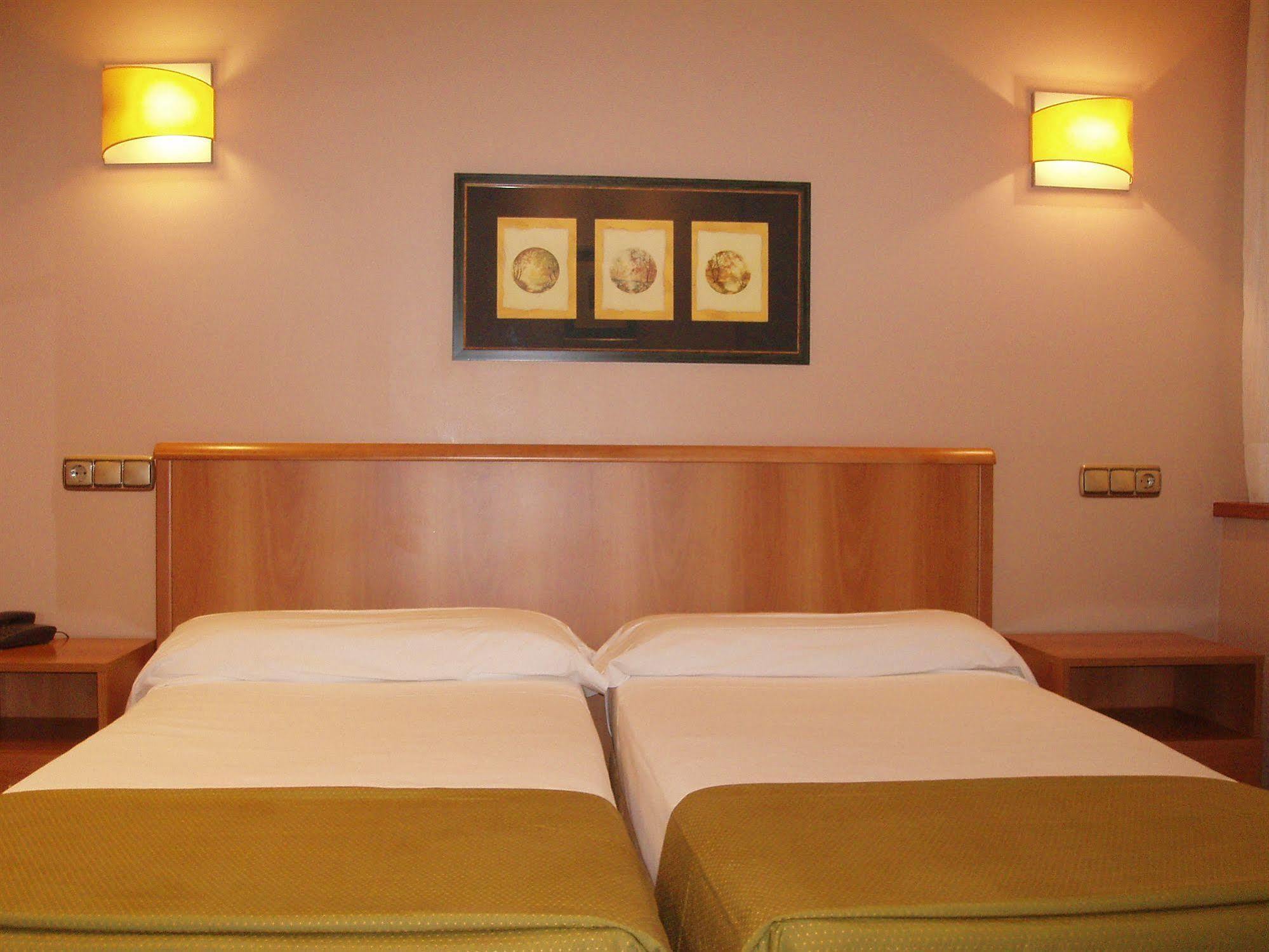 Hotel Carreno اوفيدو المظهر الخارجي الصورة